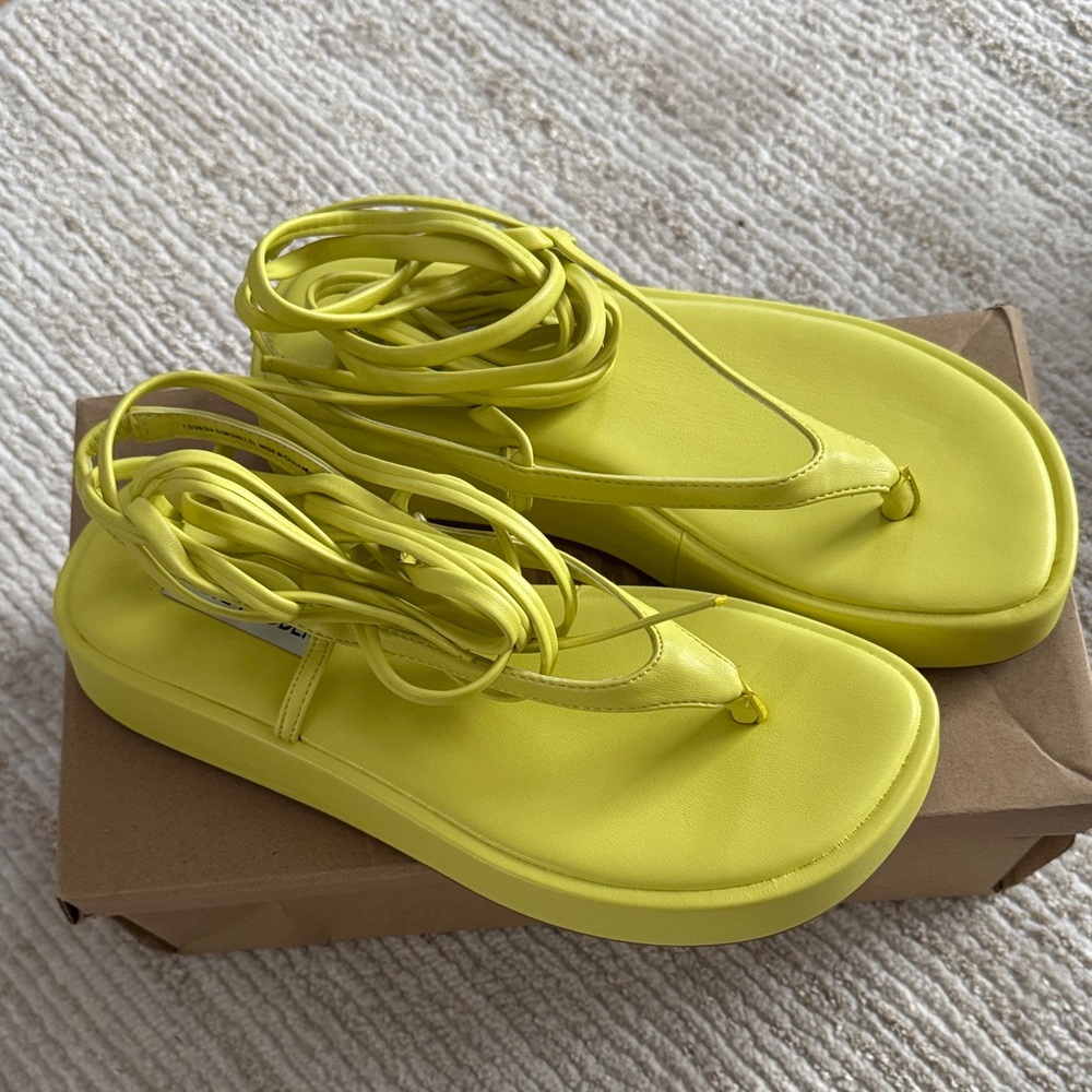 Steve Madden Yellow Platform Thong Sandals with Ankle Wrap - Picture 2 of 7